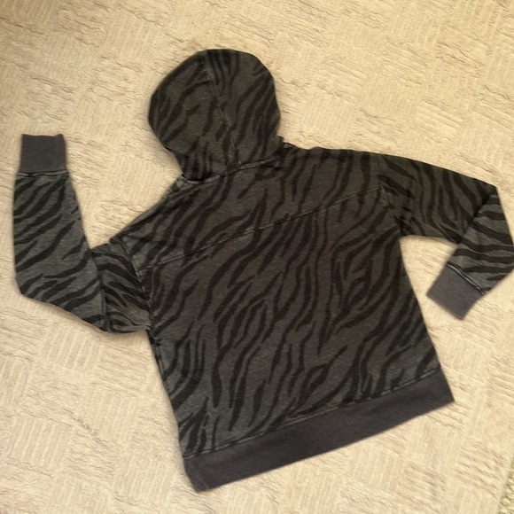 Jane & Delancey pullover hoodie, gray and black, New with tags, Size Small - Picture 12 of 16